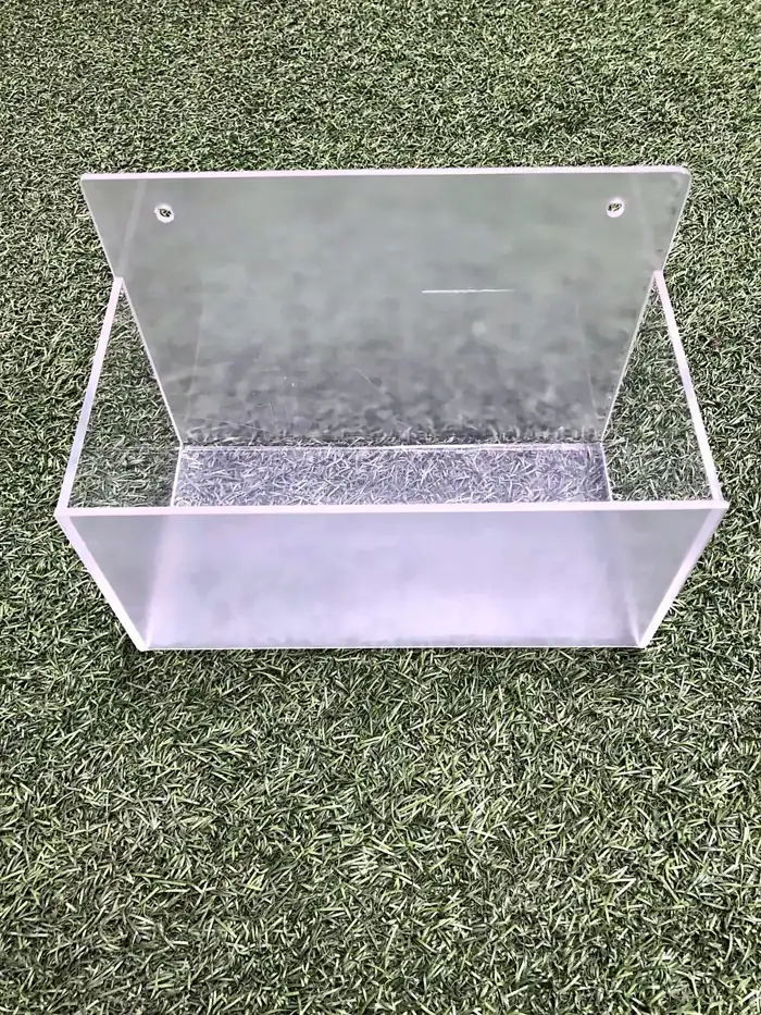 Caja de acrílico esmerilado con tapa abatible