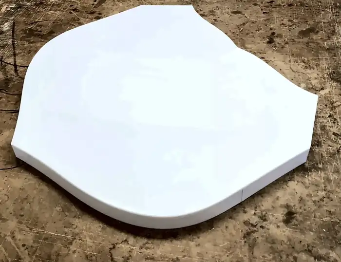 Pieza de acrílico blanco de forma especial con canto pulido