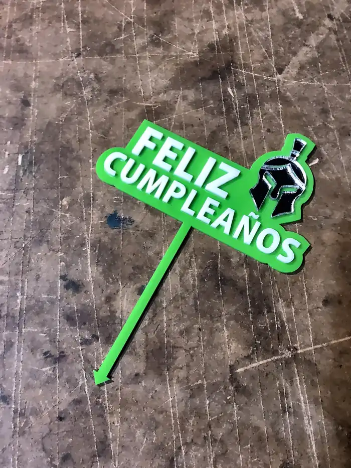 Topper de cumpleaños de acrílico verde cortado con láser